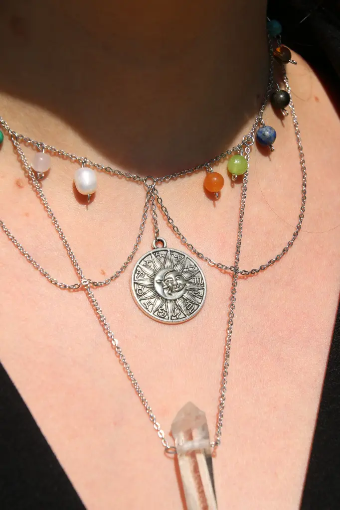Collier-zoodiaque-zoom-les-moires-du-temps.webp