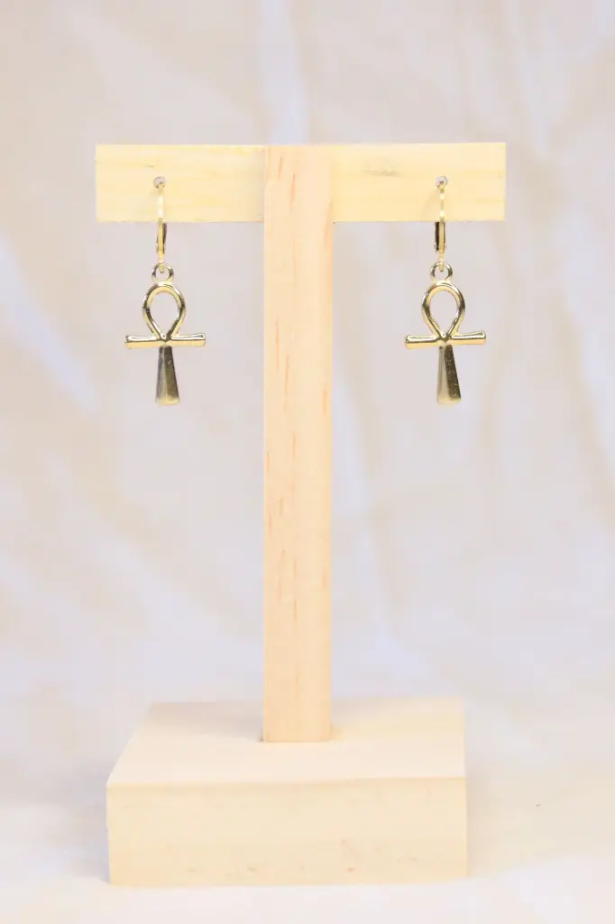 Boucle-oreille-croix-ankh-les-moires-du-temps.webp
