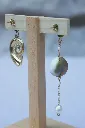 Les-moires-du-temps-boucle-d'oreille-asymétrique-oeil-de-sainte-lucie-perle-dos-phila.webp