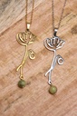 Collier mi long- Péridot et Pavot- Août