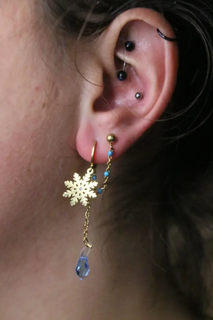 Boucle d'oreille mi-longue- 2 trous- Hiver (doré, Bleu)