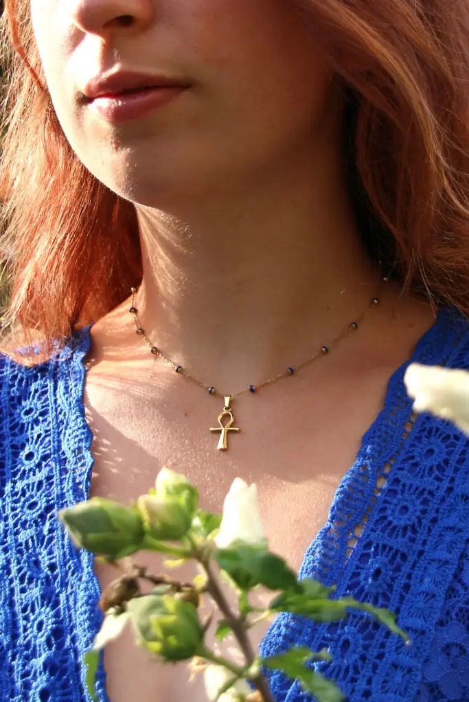 Collier court- croix d'ankh- Isis (doré)