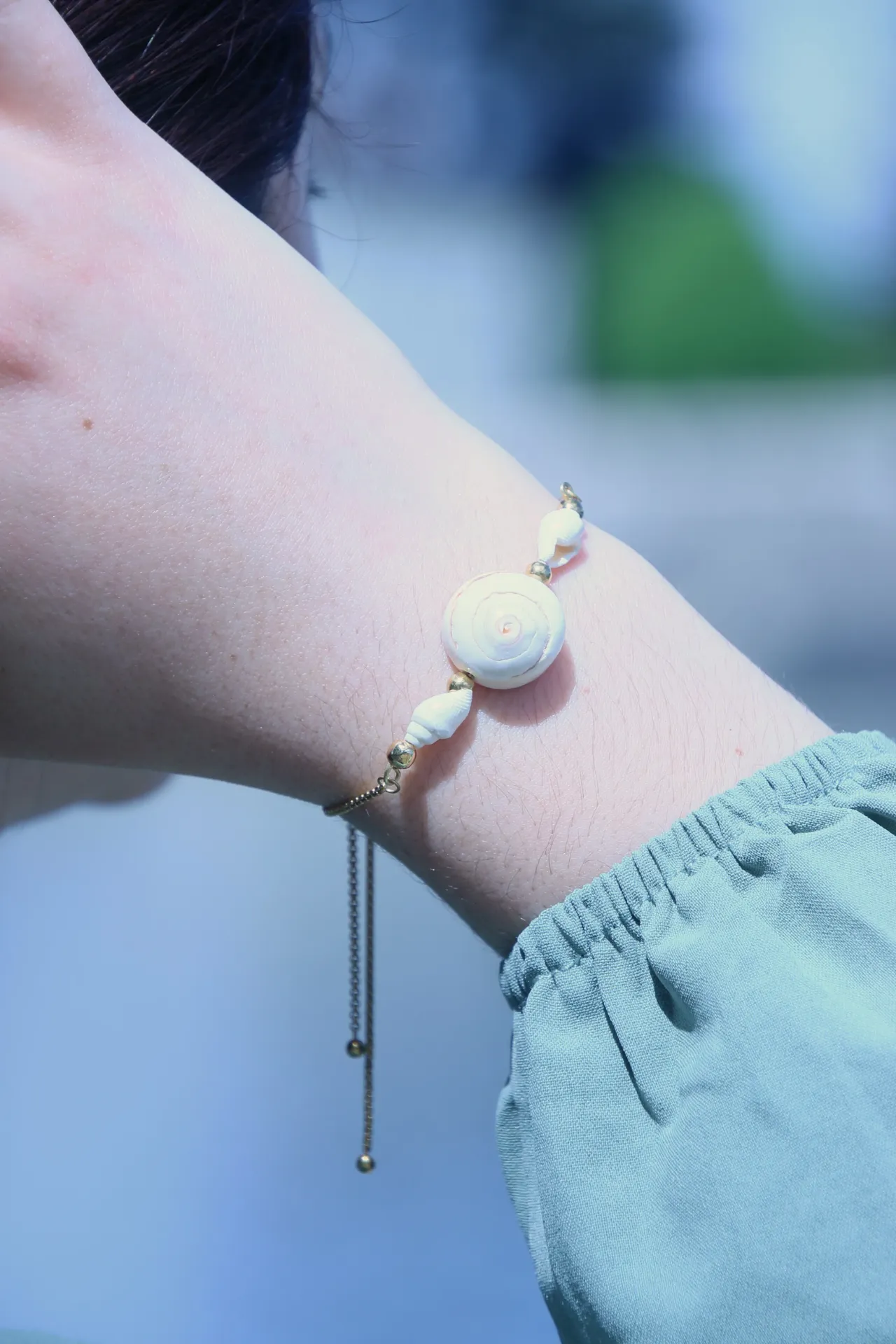 Bracelet ajustable- coquillage et acier inoxydable- Hypaea (doré)