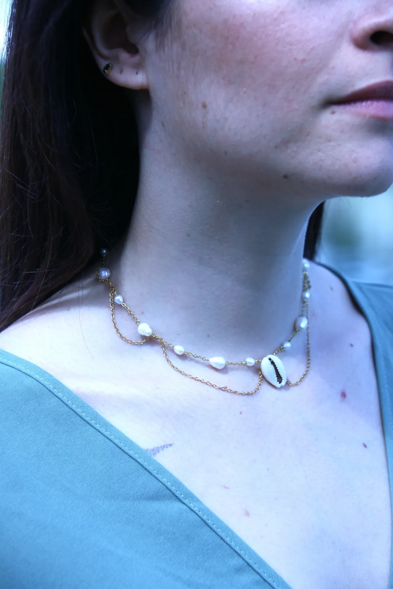Collier ras de cou court- perle, coquillage- Giens (doré)