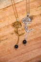 Collier mi long- Grenat, œillet- Janvier